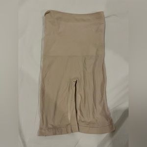 SKIMS HIGH-WAISTED ABOVE THE KNEE SHORT (s/m)